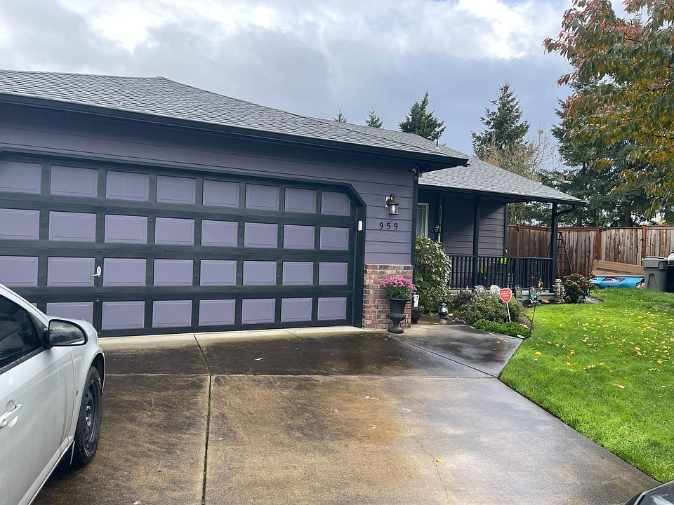 1st image of 959 W 17th Ave