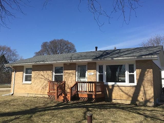 1st image of 1712 Oakwood Ln