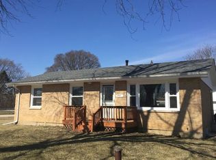 1712 Oakwood Ln, Joliet, IL 60433