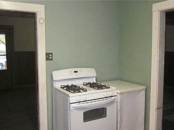 2nd image of 490 W New York Ave