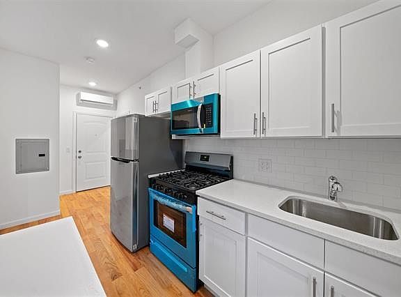 2nd image of 60 Cottage St APT 3B