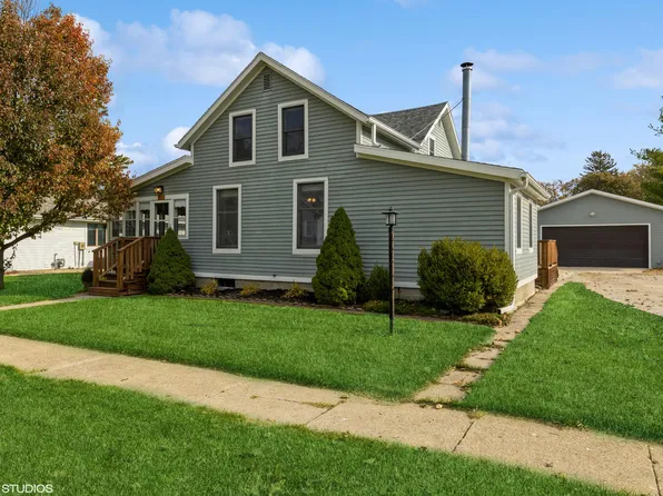 727 9th St, Nevada, IA 50201