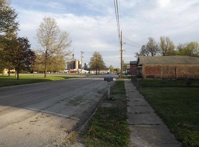2nd image of 307 Main St