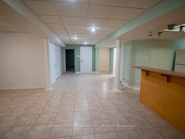 1069 Corrie St — Photo 5