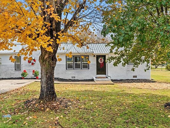 2nd image of 326 Greenwood Cir