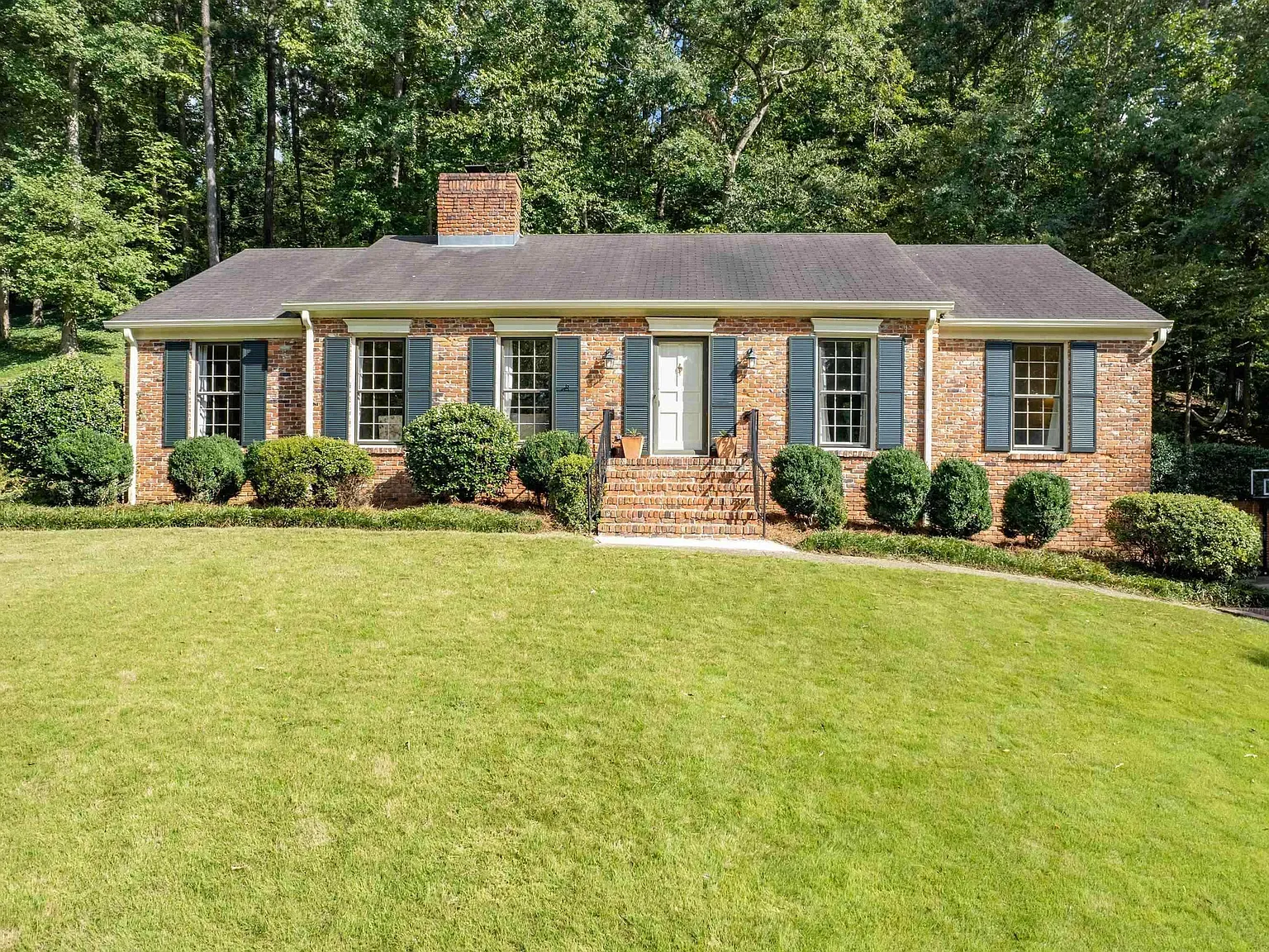 4 bed, 2.0 bath, 2076 sqft, $4,200 — Photo 1