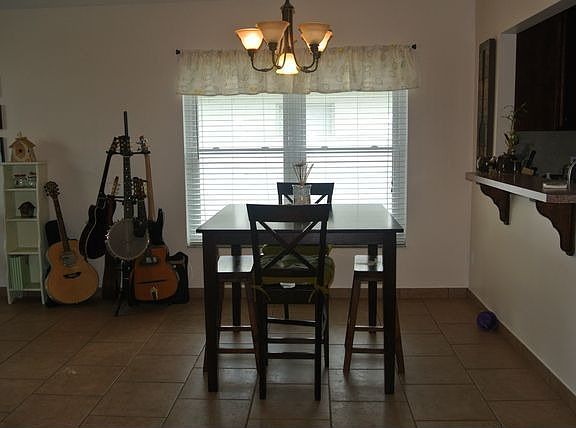 3rd image of 2711 Delcrest Dr
