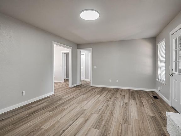 4th image of 1106 W Dorchester Way