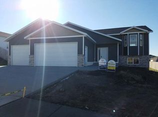 4713 Corvette St, Mandan, ND 58554