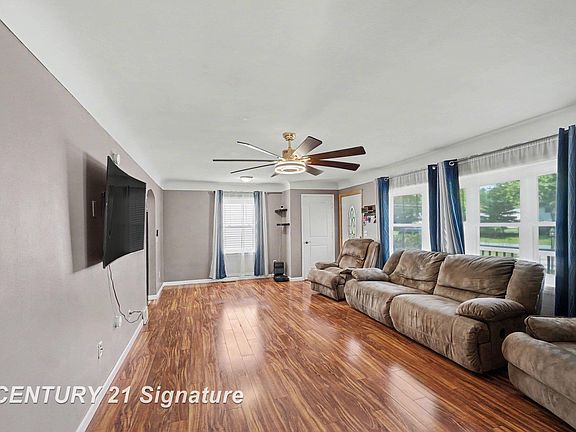 3rd image of 733 Tulane St