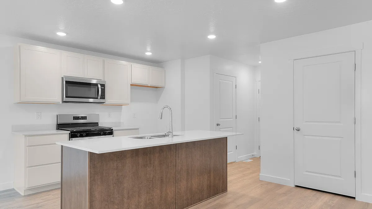 Building Photo - 655 N 1850 E