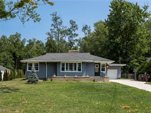 2247 Walter Rd, Westlake, OH 44145
