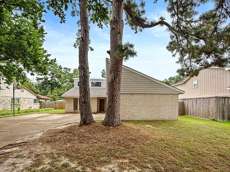 10010 Windriver Dr — Photo 2