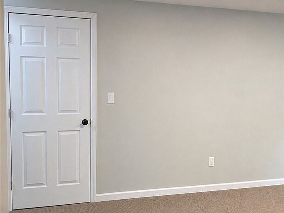 4th image of 418 Springville Ave