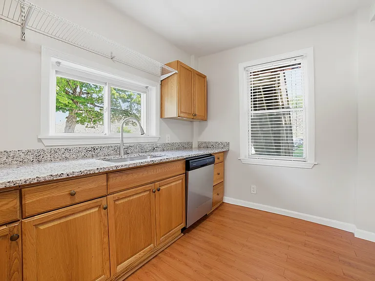 44 Howarth Rd #5 — Photo 2