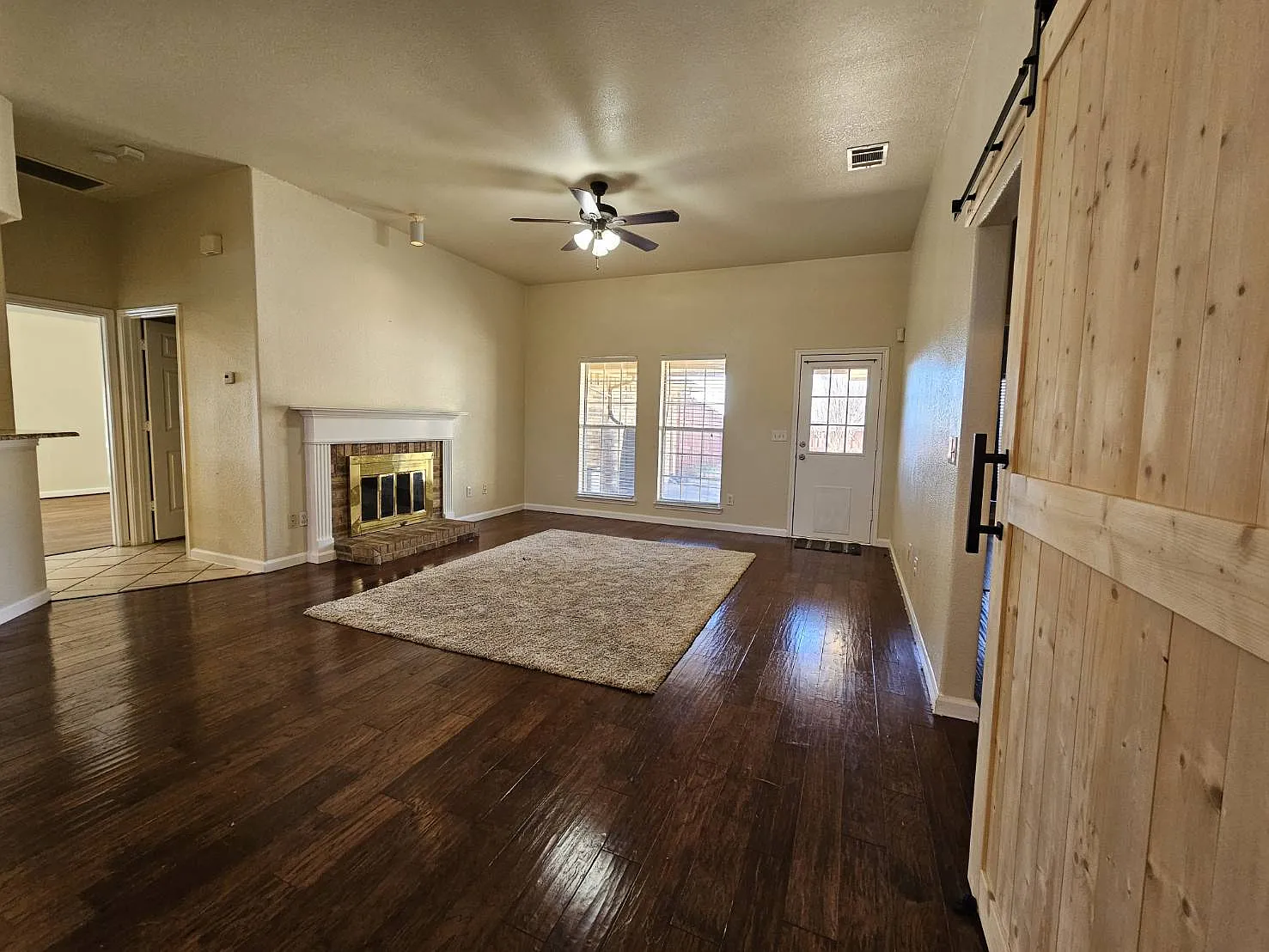 3 bed, 1580 sqft, $2,300 — Photo 3