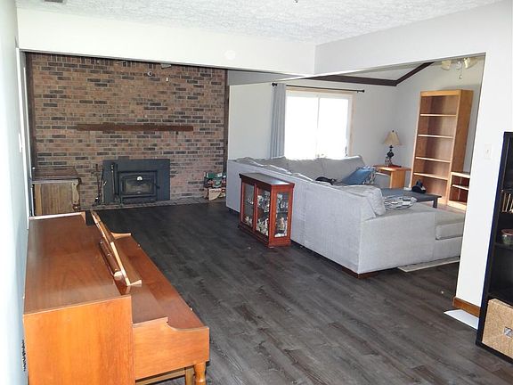 5th image of 2104 Anita Ln