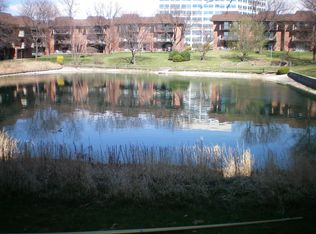 100 E Fountainview Ln APT 1B, Lombard, IL 60148