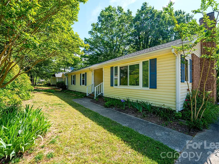 21014 Pine Ridge Dr — Photo 1