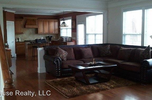 5th image of 5025 Cressingham Dr