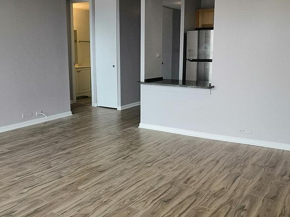 4th image of 3001 S Michigan Ave Unit 504