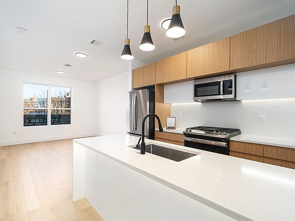 2nd image of 649 38th St #211