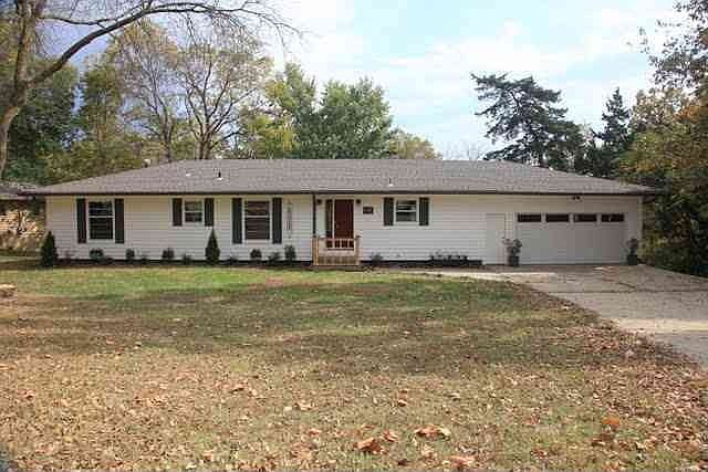 838 Broadview Lawrence, KS listing photo #1