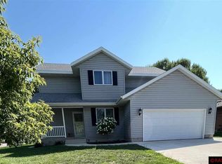 909 N Nicollet St, Winthrop, MN 55396