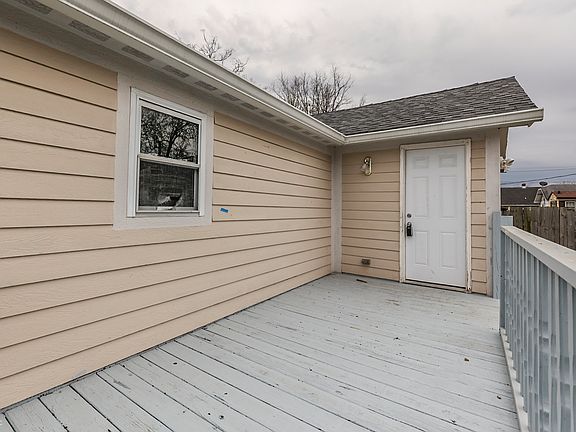 3rd image of 1623 N Centennial St