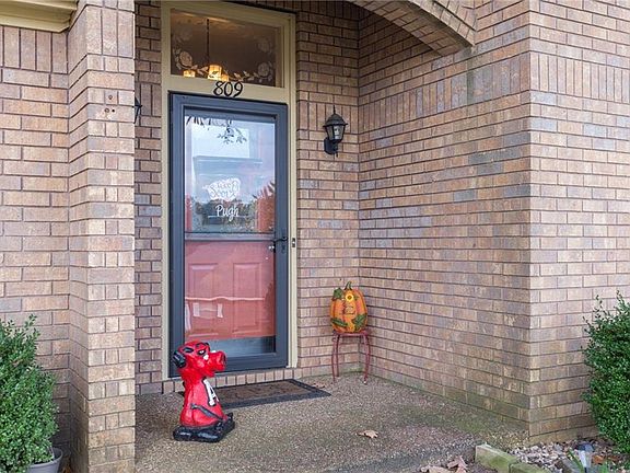 3rd image of 809 Fir Dr