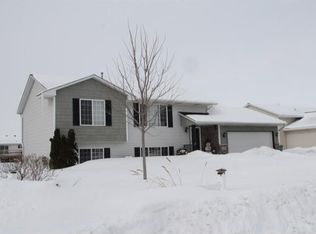 516 Henry Cir, Belle Plaine, MN 56011
