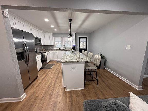 3rd image of 113 Marion Dr