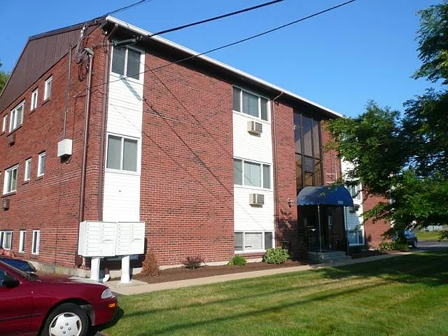 2060 Warwick Ave #2