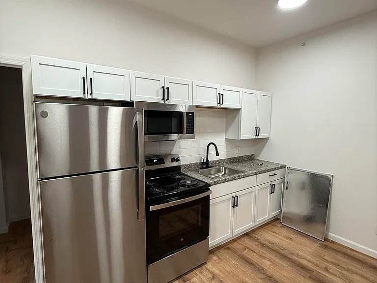 82 Oakwood Ave #102 — Photo 5