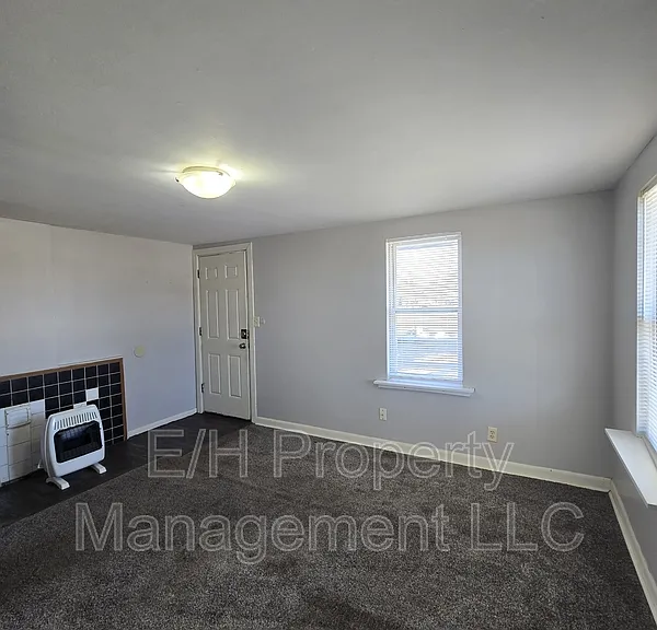 938 N Broadway Ave #1 — Photo 2