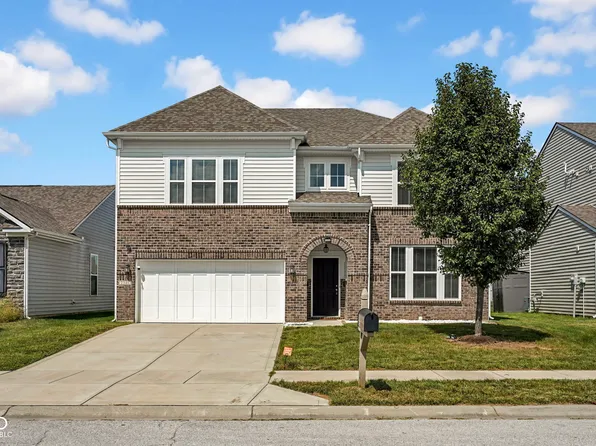 2346 Creek Bank Dr, Columbus, IN 47201