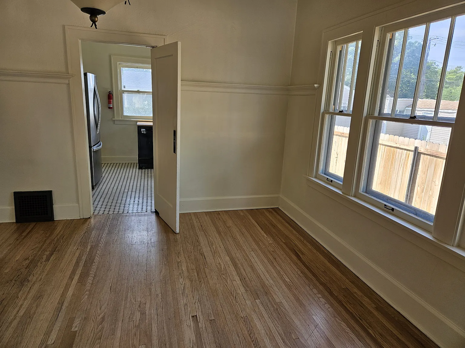 4 bed, 2100 sqft, $2,100 — Photo 4