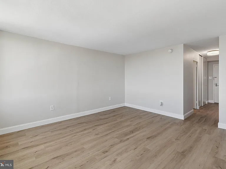 604 S Washington Sq #36-913 — Photo 2