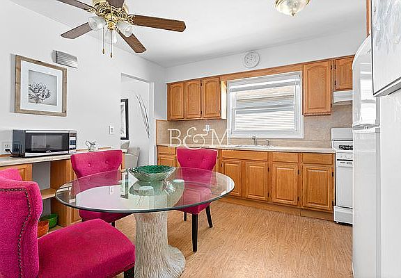 4th image of 27 Redgrave Ave #2