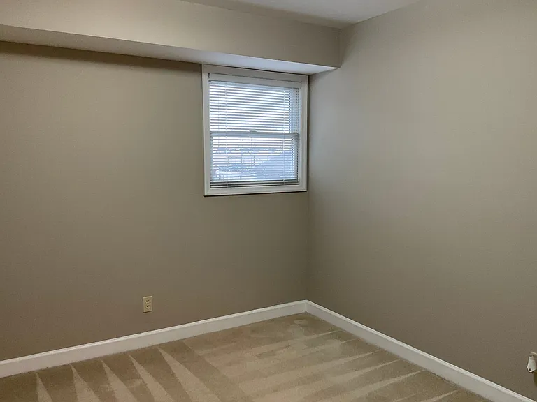 100-105 Regency Park Dr — Photo 13
