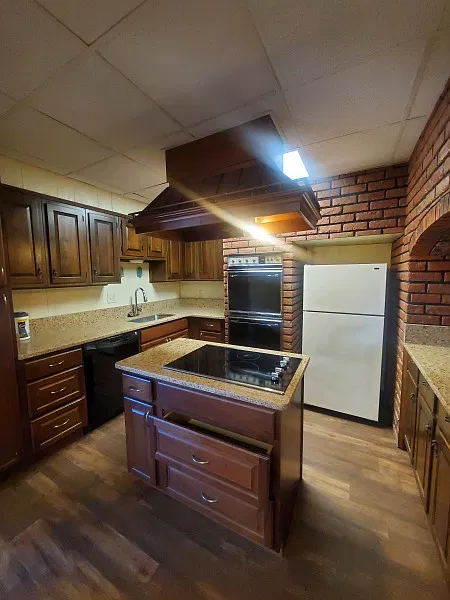 2 bed, $1,200 — Photo 3