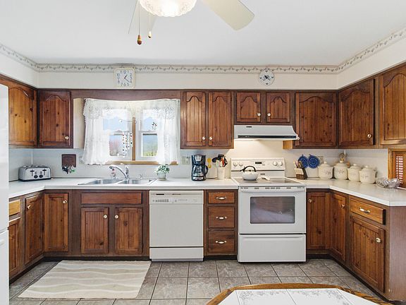 4th image of 621 Ogden Ave