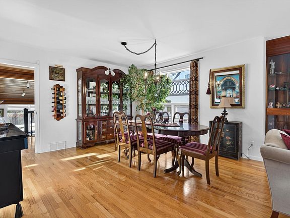 4th image of 10235 134th St NW