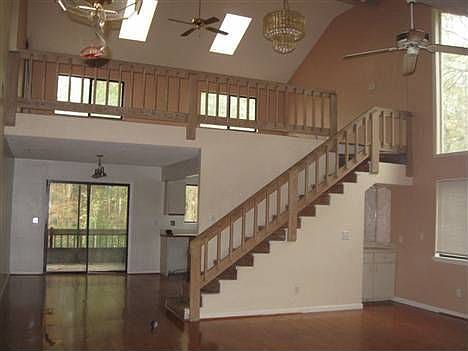 3rd image of 155 Inglewood Ct