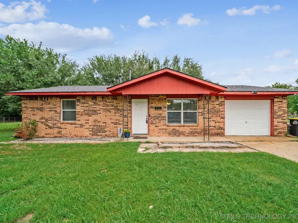 723 N Division St, Coweta, OK 74429
