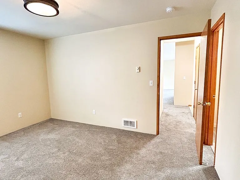 5743-5745 Glenridge Way #5747 — Photo 21
