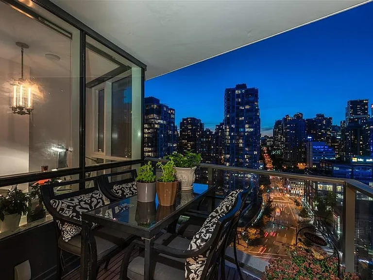 68 Smithe St #2015 — Photo 13