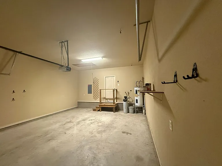 270 Delanoy — Photo 37