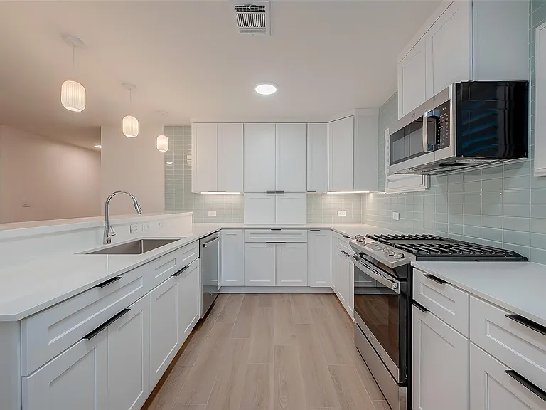 2702 Delano St — Photo 20