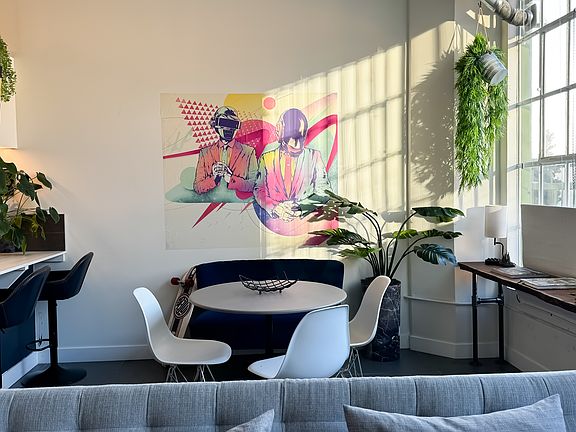 4th image of 939 S Broadway #312